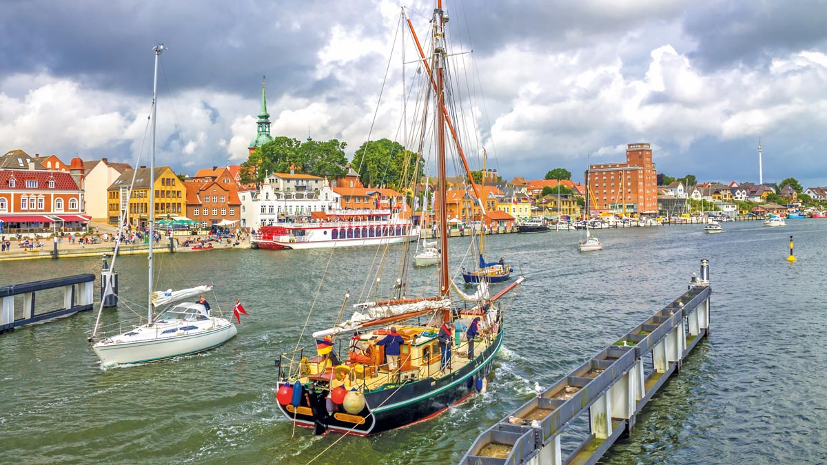 Bootsausflug mit einer Klasse an der Schlei