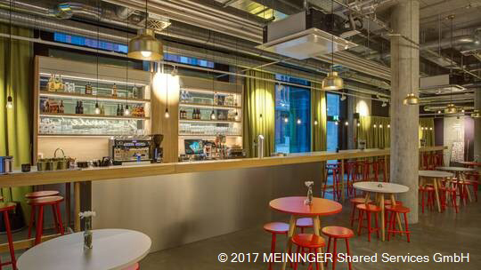 1 Klassenfahrt Berlin MEININGERHotelBerlinEastSideGallery Bar