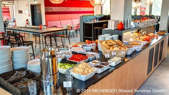 4 Klassenfahrt Berlin MEININGERHotelBerlinTiergarten Frühstücksraum