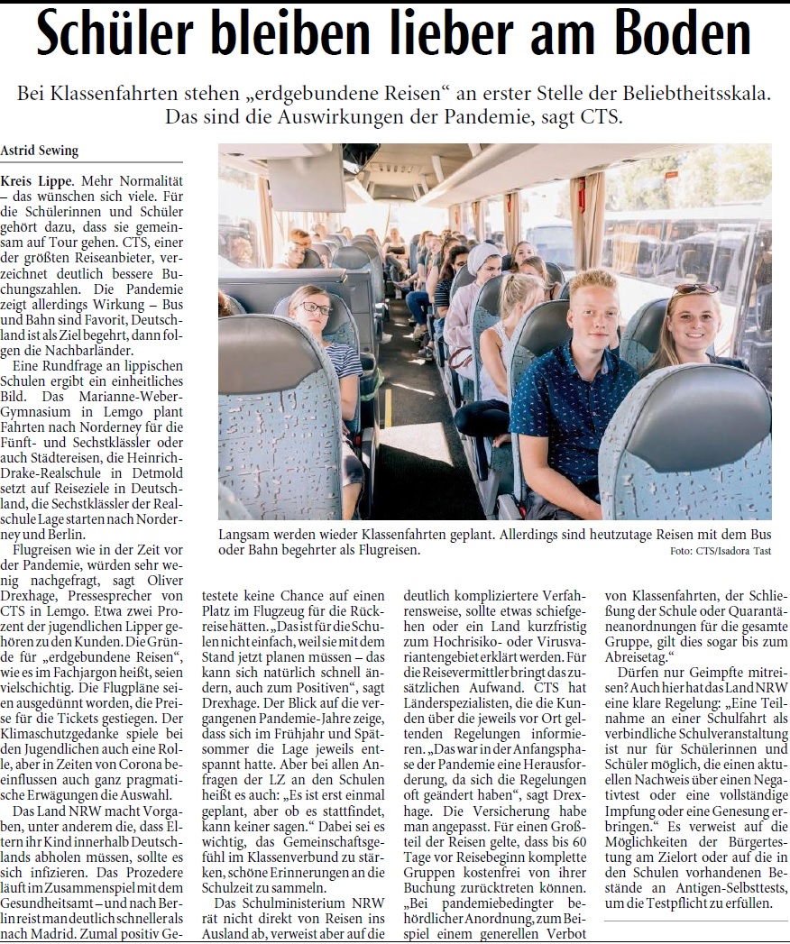 Zeitungsausschnitt über die Veränderung von Klassenfahrten: Deutlich weniger Flugreisen, dafür mehr Bus- und Bahnreisen.