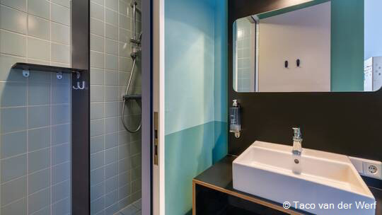 3 Klassenfahrt Amsterdam StayokayOost Badezimmer