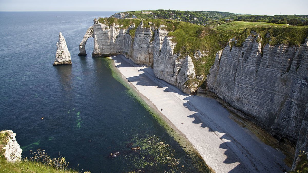 Klassenfahrt Normandie und Kent Klippenlandschaft in Normandie-Etretat