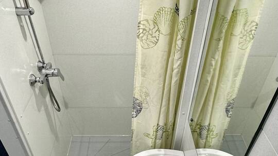 3 Klassenfahrt London SmartHydeParkViewHostel Badezimmer