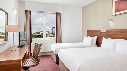 3 Gruppenreisen Newcastle LeonardoHotelNewcastle Mehrbettzimmer