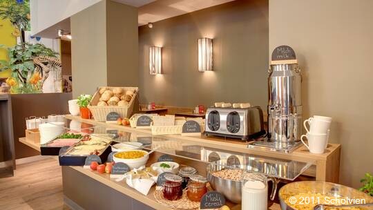 4 Klassenfahrt Berlin MEININGERHotelBerlinMitte_Humboldthaus_ Frühstücksraum