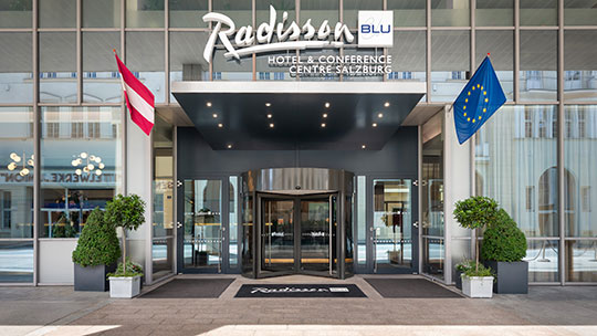 5 Gruppenreise Salzburg RadissonBluHotelConferenceCentre Eingang