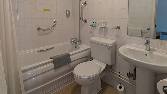 4 Klassenfahrt Eastbourne Shore View Hotel Eastbourne Badezimmer