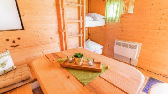 4 Klassenfahrt Chiemsee Almdorado AlmhüttemitTisch