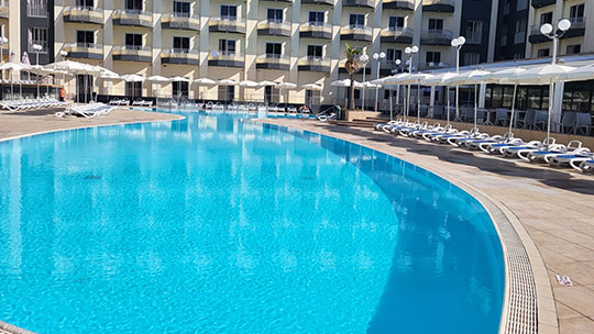 2 Klassenfahrt Malta TopazHotel Pool
