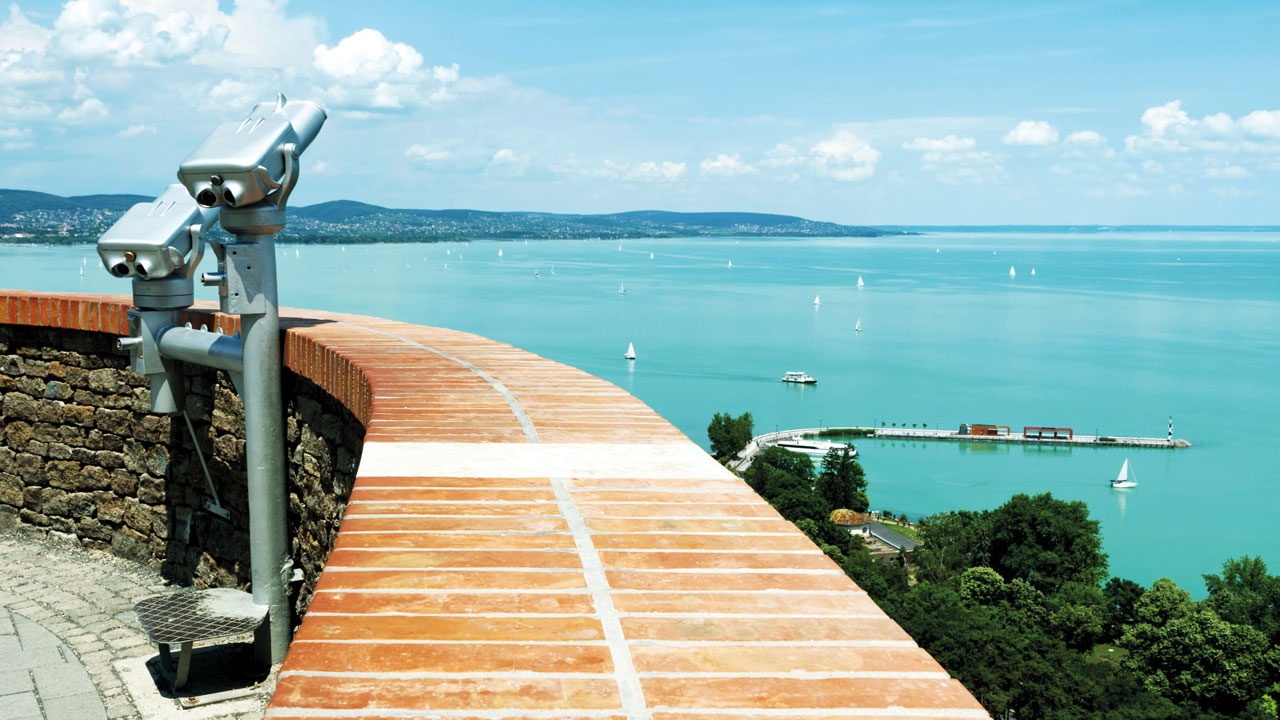 Gruppenreise Budapest und Balaton Aussichtsplattform am Meer
