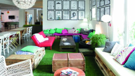 1 Klassenfahrt Gardasee meetgardalakehostel Aufenthaltsbereich