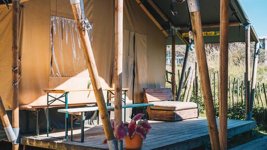 2 Klassenfahrt Bloemendaal SurfanaSurfcampBloemendaal AußenansichtGruppenzelte