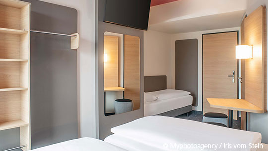 2 Klassenfahrt Stralsund B&BHotelStralsund Dreibettzimmer