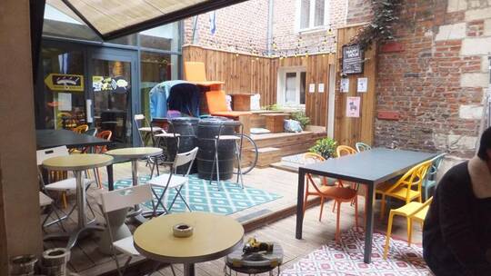 4 Klassenfahrt Lille ThePeopleHostelLille Innenhof