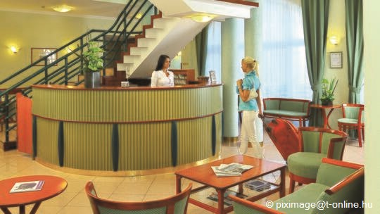 2 Klassenfahrt Budapest BarossCityHotel Rezeption