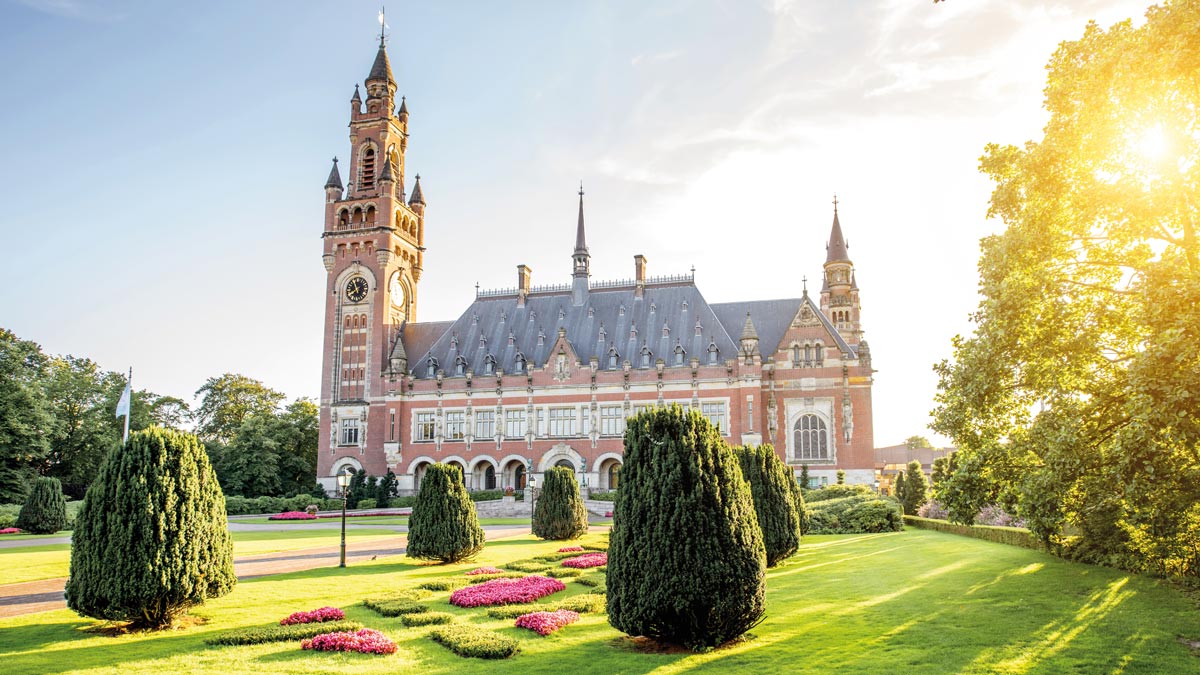 Garten vor dem Friedenspalast