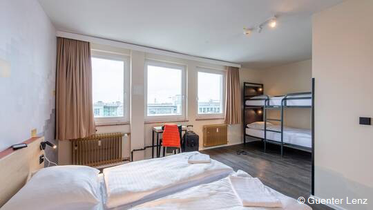 4 Klassenfahrt München MEININGERHotelMünchenZentrum 4 Bettzimmer
