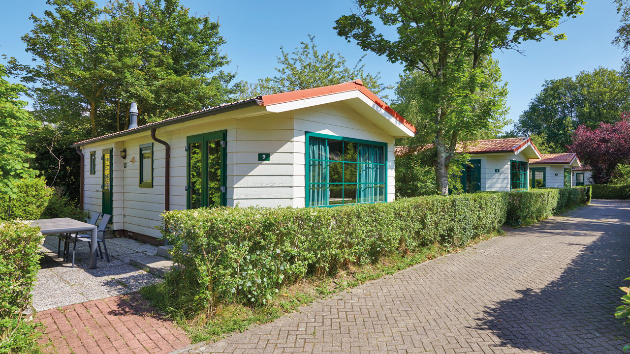 Klassenfahrt Ferienpark Duinrell Schüler laufen ins Meer beim Ferienpark Duinrell