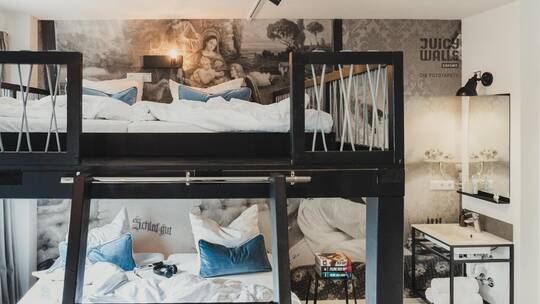 1 Klassenfahrt Hamburg PyjamaParkHotelundHostelReeperbahn MehrbettzimmermitStockbett