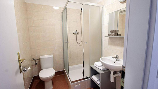 3 Klassenfahrt Prag Hotel Zlata Vaha Badezimmer