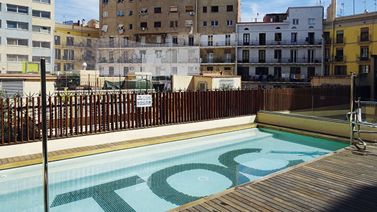 3 Klassenfahrt Barcelona TOCHostel Pool