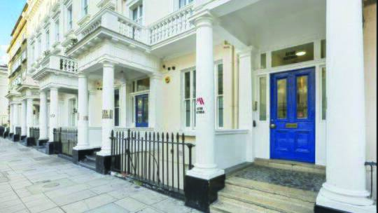 3 Klassenfahrt London AstorVictoria Eingang