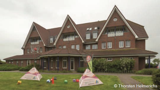 3 Klassenfahrt Neuharlingersiel DJHNeuharlingersiel Außenansicht2
