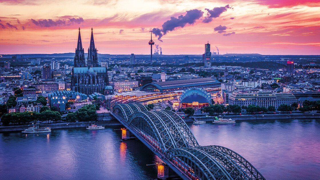 Köln bei Dämmerung