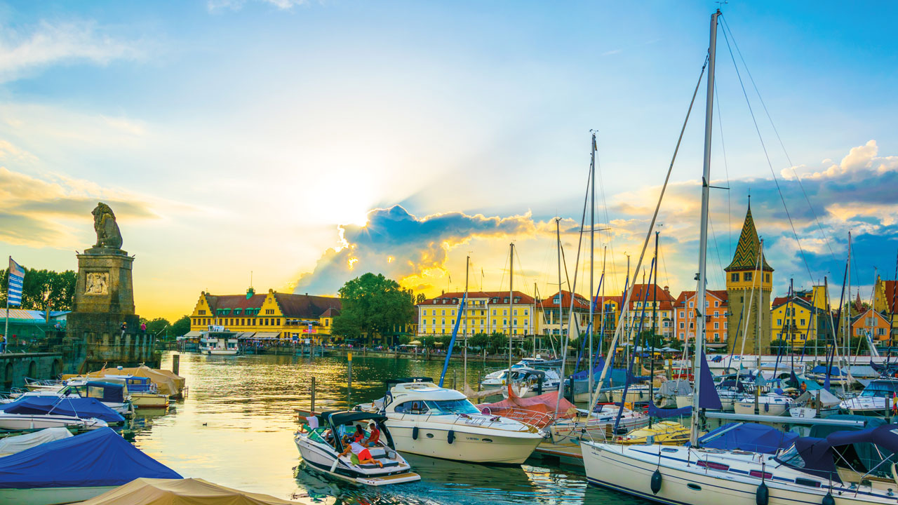 Hafen von Lindau am Bodensee, am Abend