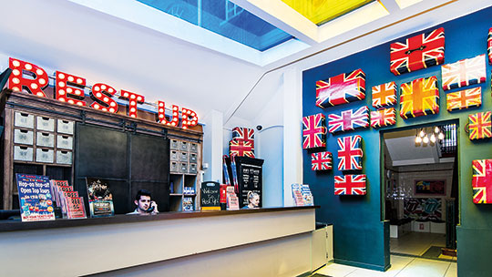 1 Klassenfahrt London RestUpHostel Rezeption