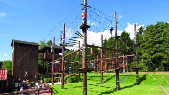 2 Klassenfahrt Emsland_SchlossDankern FerienzentrumSchlossDankern HausTypA Kletterpark