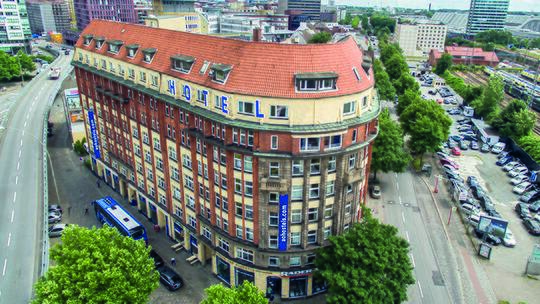 1 Klassenfahrt Hamburg a&oHamburgHauptbahnhof Außenansicht 1 Klassenfahrt Hamburg a&oHamburgHauptbahnhof Außenansicht