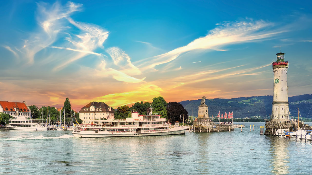 Hafen von Lindau am Bodensee, am Abend