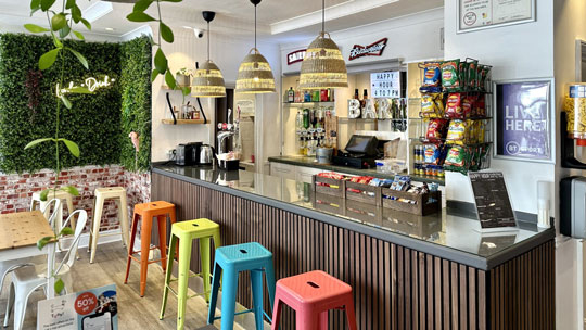 4 Klassenfahrt London SmartHydeParkViewHostel Bar