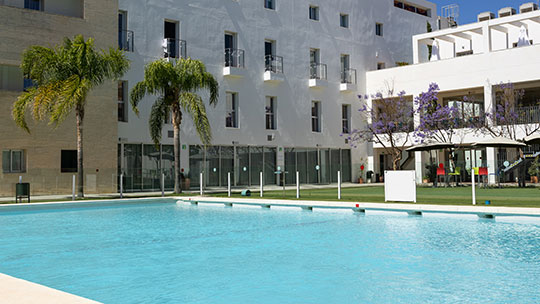 2 Klassenfahrt Andalusien InturjovenTorremolinos Pool
