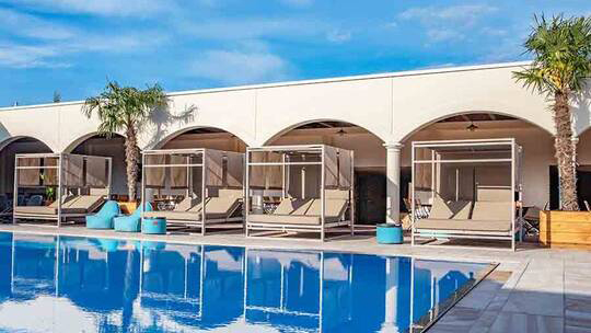 4 Klassenfahrt Nordseeküste_Wangerland WangerlandResort PoolundLiegen