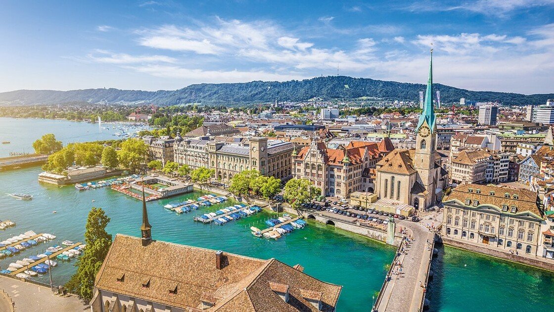 Zürich Stadtansicht vom Wasser aus