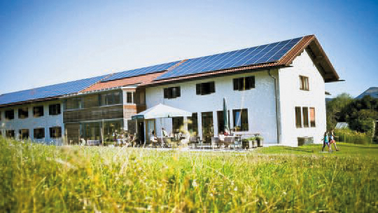 1 Klassenfahrt Zugspitzregion JugendherbergeMittenwald Aussenansicht