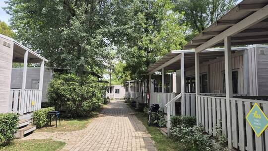 3 Klassenfahrt Gardasee huAltominciovillage Mobilheimeaußen
