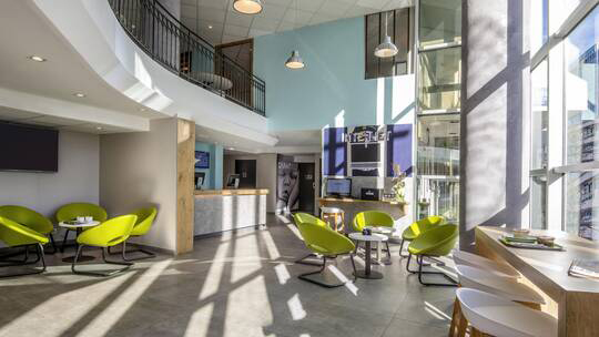 4 Klassenfahrt Nizza IbisBudgetHotelNiceCalifornieLenval Lobby