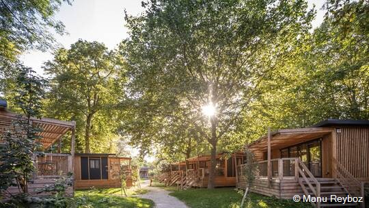 1 Klassenfahrt Paris HuttopiaCityKampParis AnsichtChalets 1 Klassenfahrt Paris HuttopiaCityKampParis AnsichtChalets