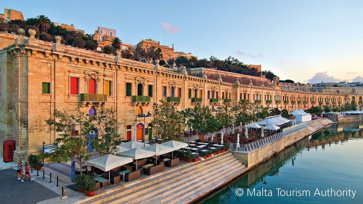 Hochschulexkursionen Malta Häuserfront auf Malta