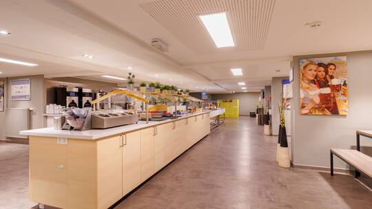 4 Klassenfahrt München a&oMünchenHackerbrücke Frühstücksraum