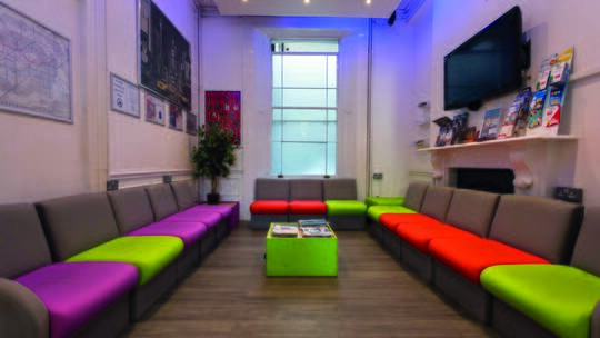 5 Klassenfahrt London SmartHydeParkInnHostel Aufenthaltsbereich