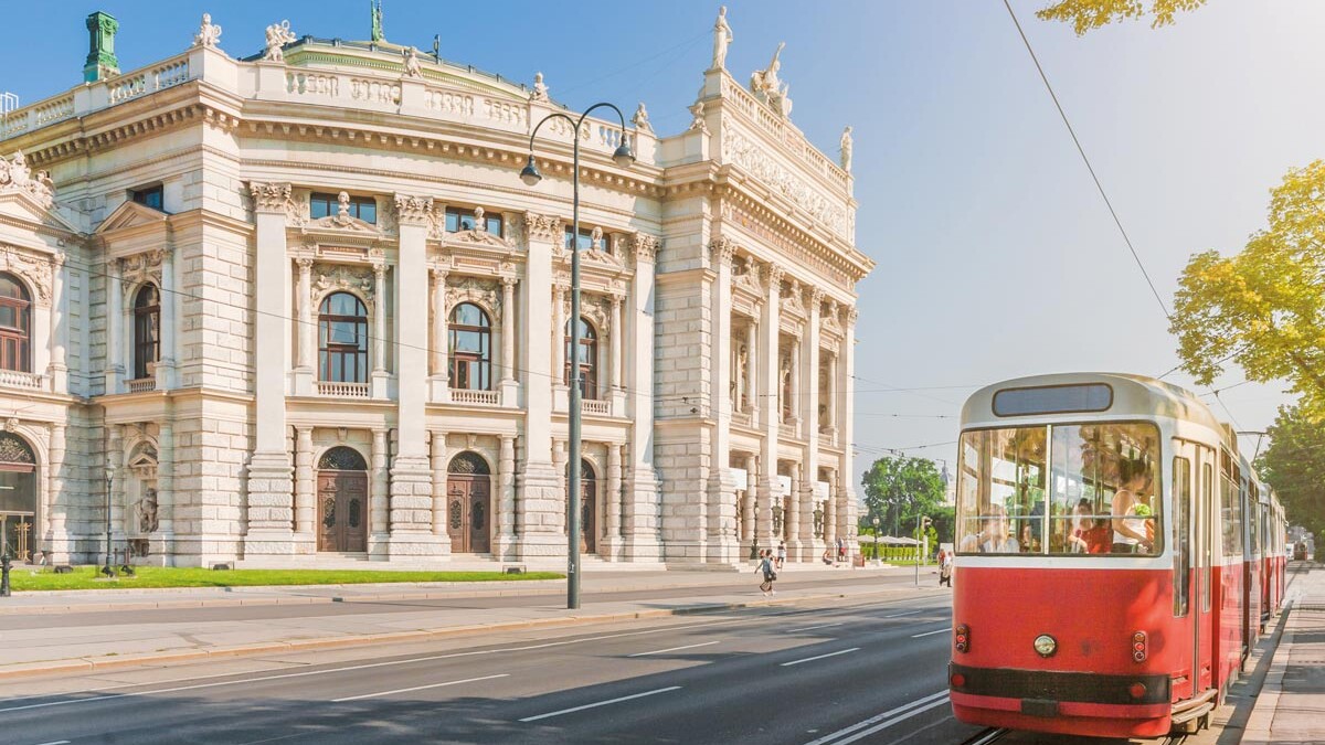 Burgtheater mit Tram