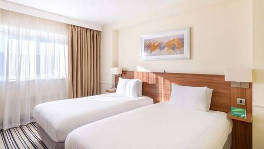 2 Gruppenreise Kent HolidayInnRochesterChatham Zimmer3