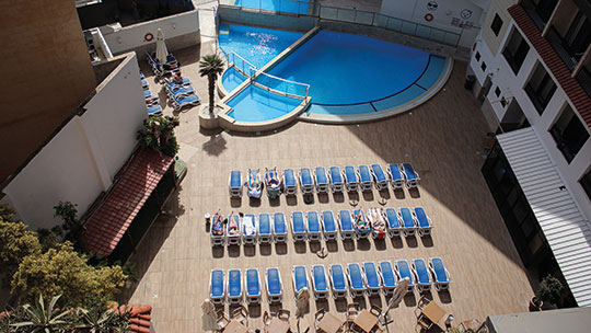 2 Klassenfahrt Malta HotelCanifor Pool