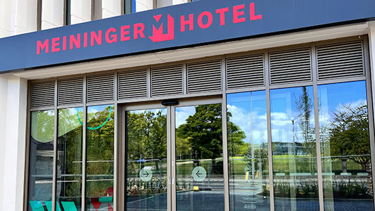 1 Klassenfahrt Edinburgh MeiningerHotelEdinburghHaymarket Gebäude