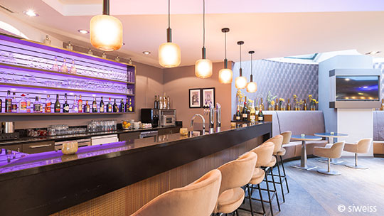 2 Gruppenreise Wien LeonardoHotelViennaWestbahnhof Bar 2 Gruppenreise Wien LeonardoHotelViennaWestbahnhof Bar
