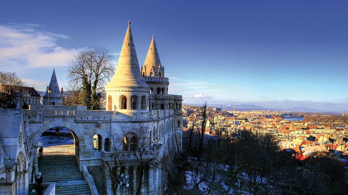 Klassenfahrten Ungarn Fischerbastei mit Blick auf Budapest